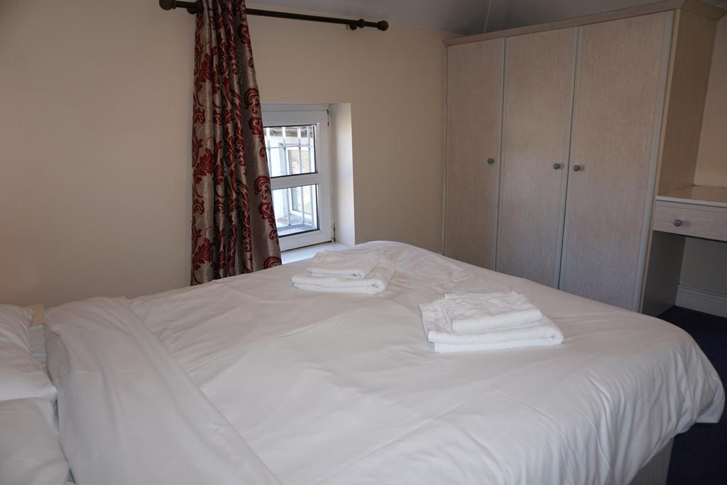 Crompton Hall Apartment