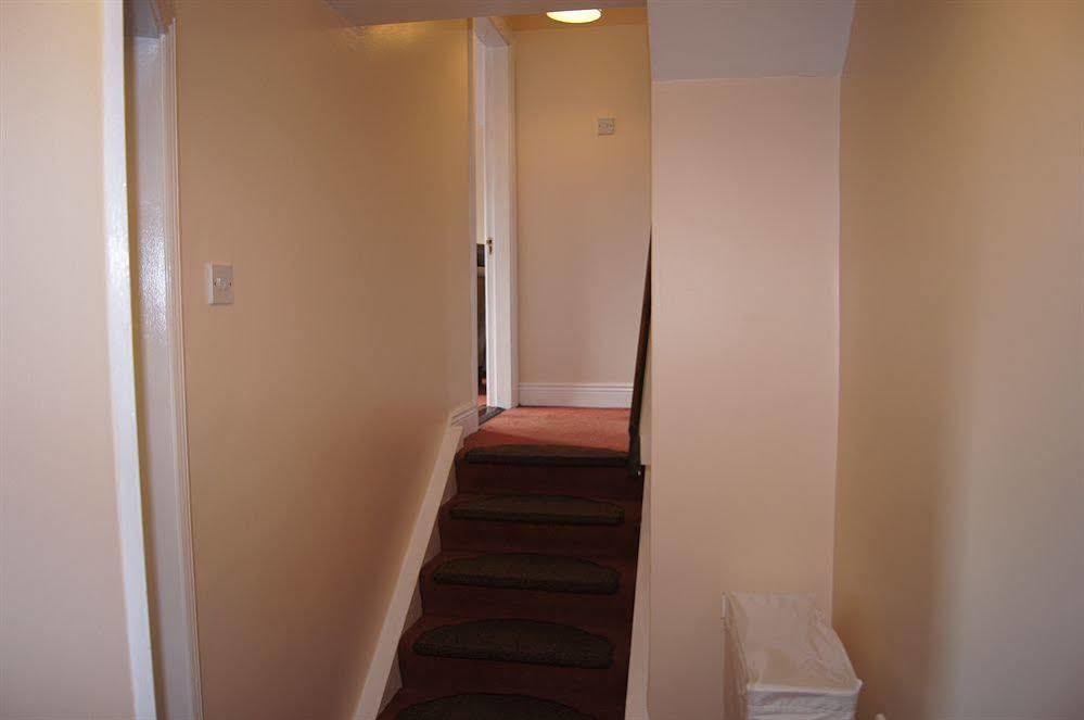 Crompton Hall Apartment *
